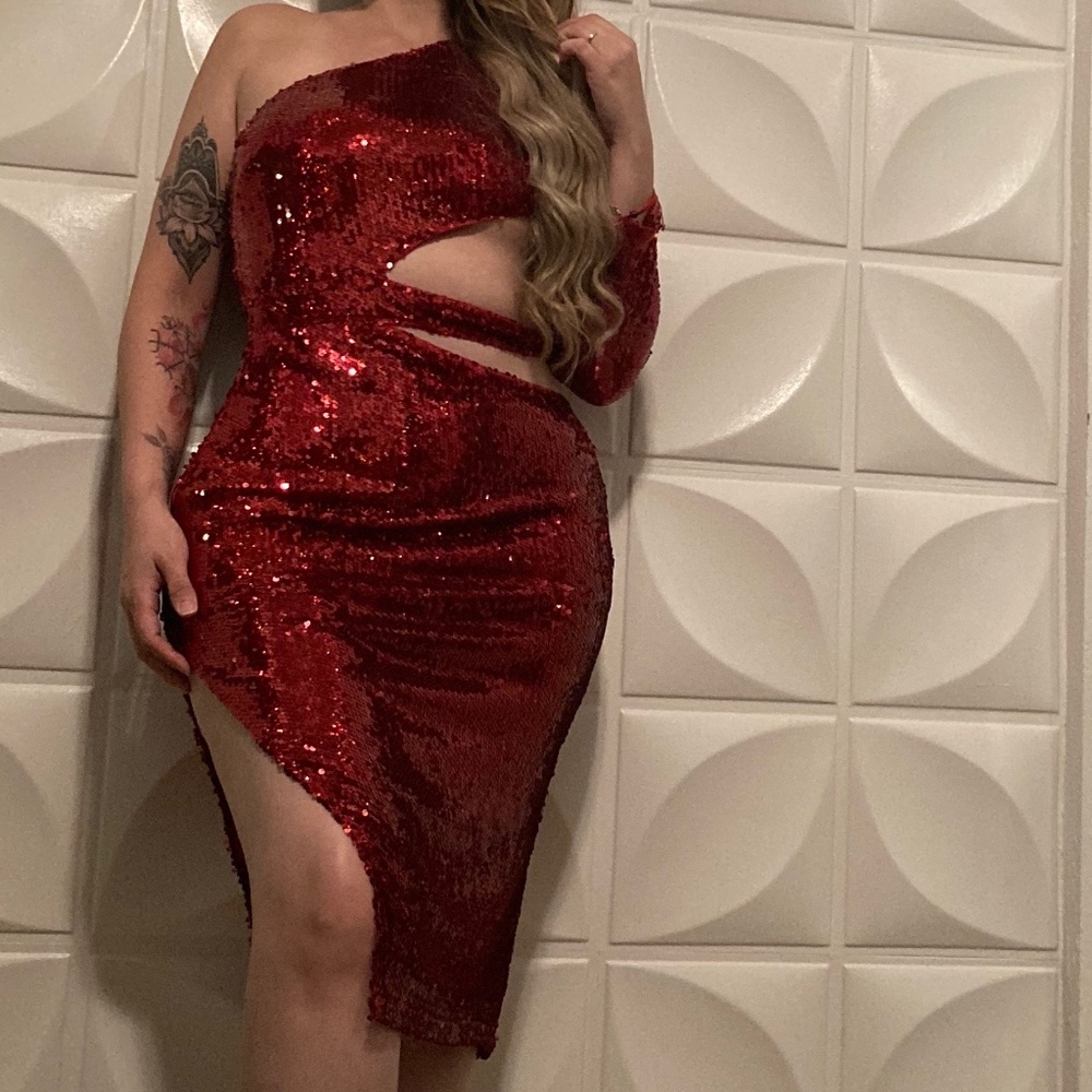 Red sequin dress - Picture 3 of 4